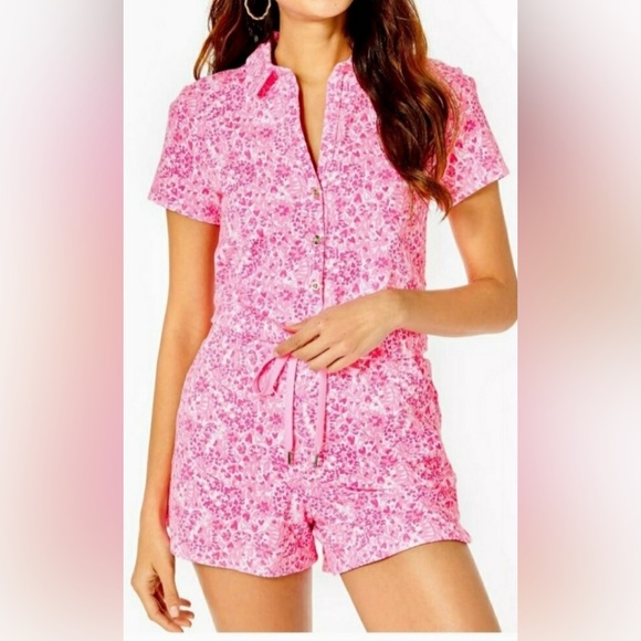 Lilly Pulitzer Pants - Lilly Pulitzer Pink & White Patterned Women's Romper with gold accents. Size XS